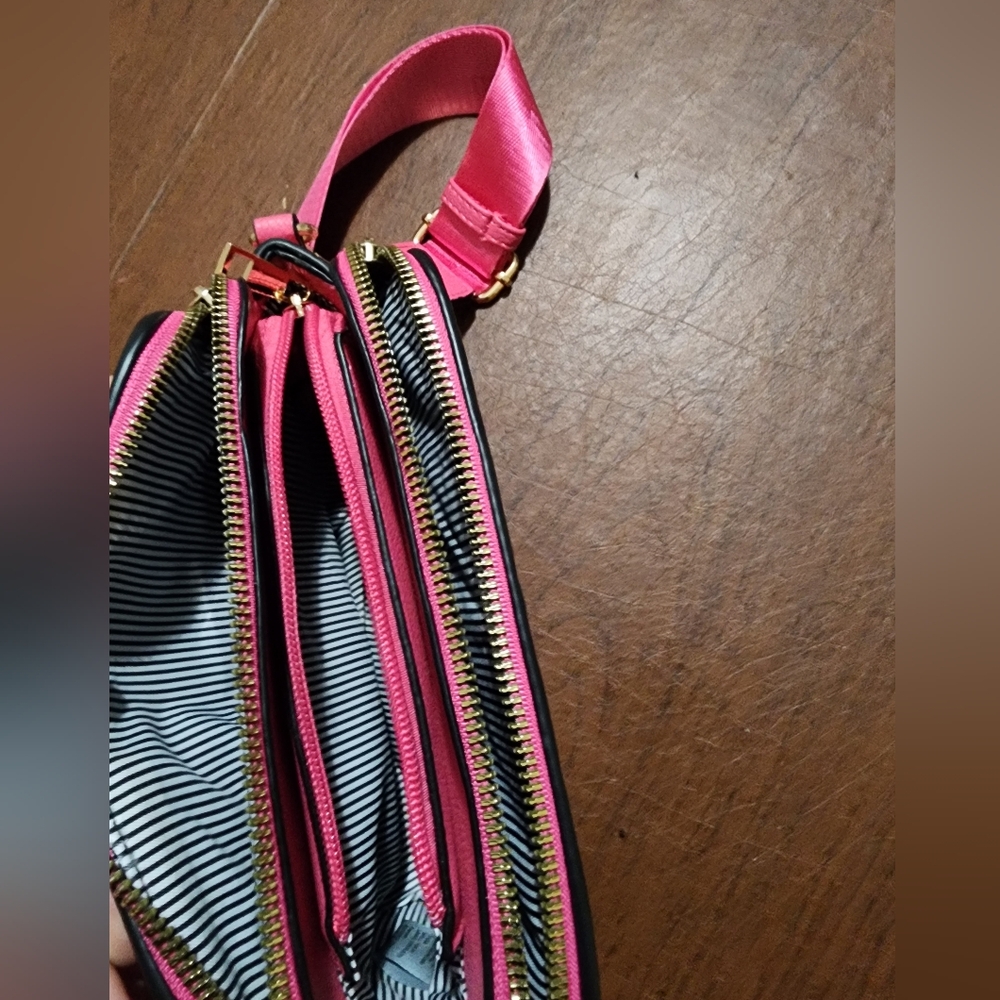 NWOT ... Pink Crossbody Bag - Picture 5 of 5